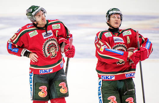 Joel Lundqvist och Per-Johan Axelsson, Frölunda, deppar
