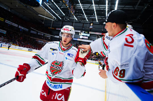 Mario Kempe, Modo