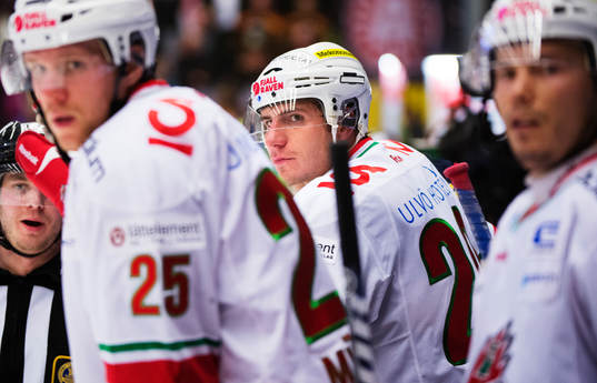 Alexander Steen, Modo, följer spelet från bänken