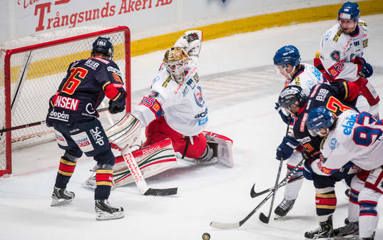 Linus Fernström, målvakt Oskarshamn gör en benparad
