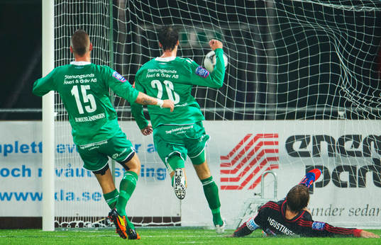 Tobias Mikaelsson, Ljungskile, gör 0-1