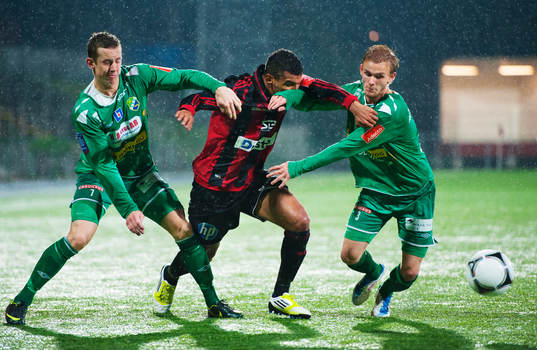 Nabil Bahoui, Brommapojkarna, stoppas av Robert Bagger och