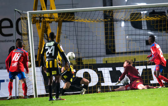 Nikola Djurdjic, Helsingborg, gör 2-2 bakom Christoffer