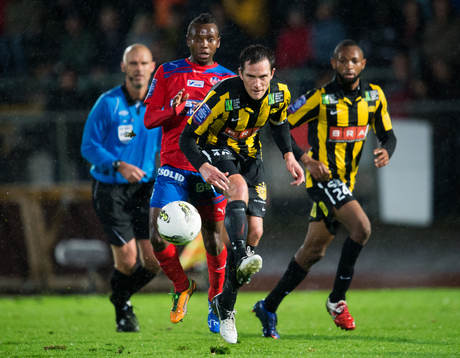 Martin Ericsson, Häcken. May Mahlangu, Helsingborg