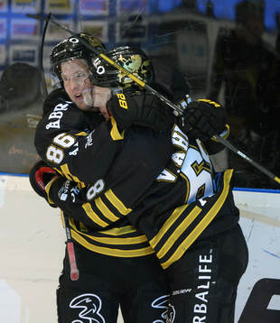 Oscar Ahlström och Victor Ahlström, AIK jublar