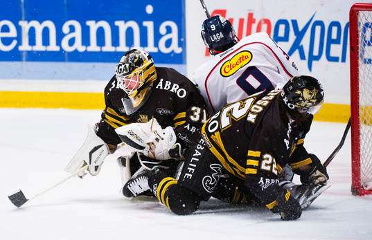 Daniel Larsson, målvakt, och Daniel Josefsson, AIK,