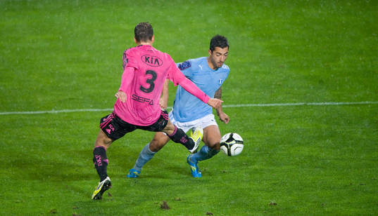 Jiloan Hamad, malmö FF mot Logi Vargardsson, Göteborg