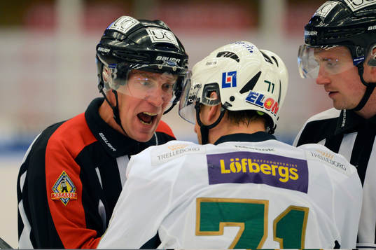 Domaren skäller ut Jonathan Hedström, Timrå