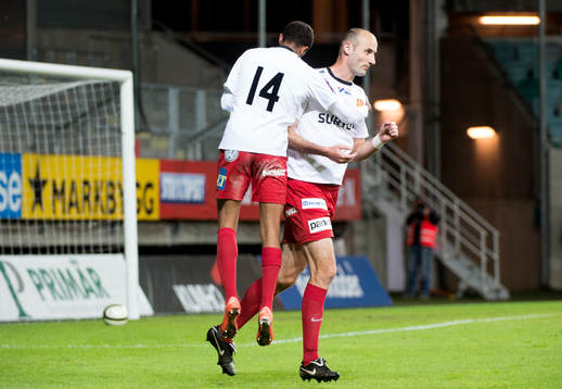 Dinko Felic, Syrianska, gör 1-3 och klappas om av Yussuf