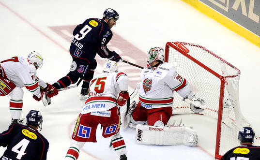Eric Himelfarb LHC gör 3-2 bakom modos målvakt Bernard