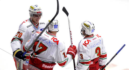 20 Alexander Steen grattar nummer 17  Morten MAddsen till