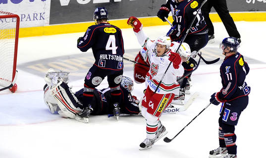 Modos nummer 22 Ladislav Nagy gör 3-4 målet Modo vinner