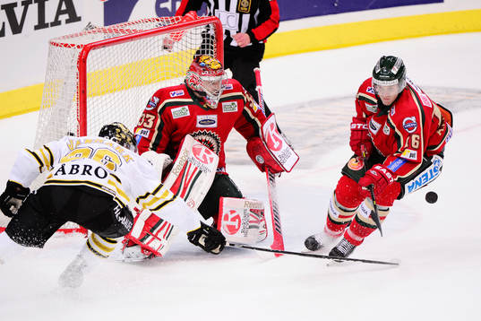 julius Hudacek, målvakt, och Anton Axelsson, Frölunda