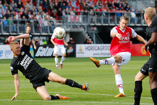 Viktor Elm gör 1-0 för Alkmaar