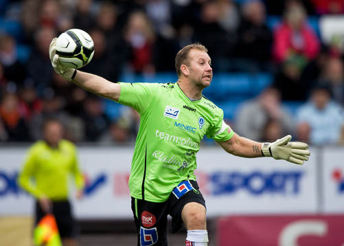 Henrik Gustavsson, målvakt, Åtvidaberg. Inkast, utkast