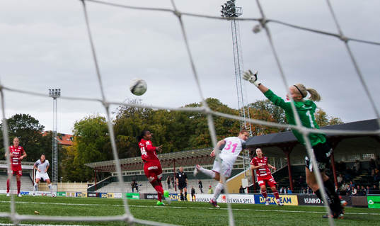 Anja Mittag, LDB Malmö nickar in 3-1 bakom Maria