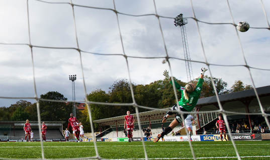 Sara Björk Gunnarsdottir, LDB Malmö dundrar in 2-1 bakom