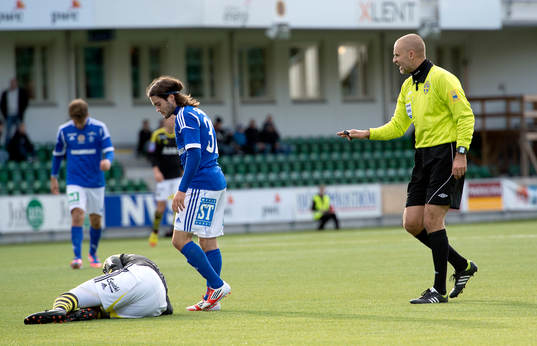 Michael Lerjéus, domare säger till Robin Sellin,