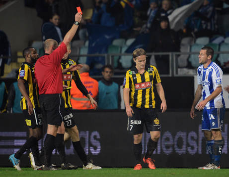 Jonas Bjurström, Häcken får sitt andra gula kort och
