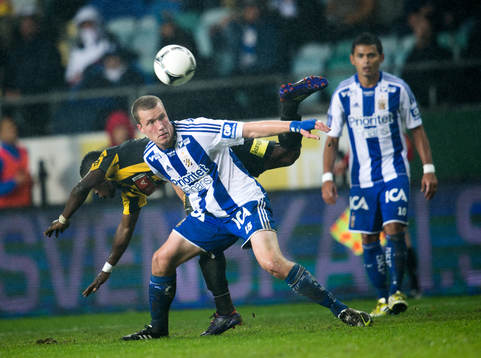 Jakob Johansson, IFK Göteborg, bjuder Waris Majeed,