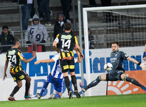 John Alvbåge, målvakt, IFK Göteborg, räddar ett skott