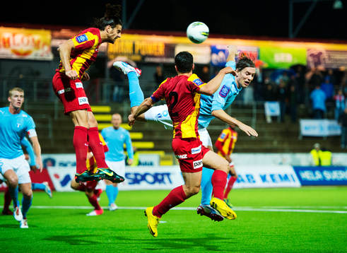George Mourad, Syrianska, nickar bort bollen när Markus