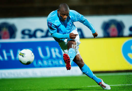 Tokelo Rantie, Malmö FF, skjuter