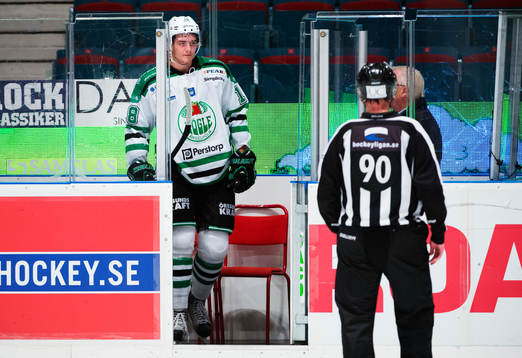 Dennis Everberg, Rögle, får matchstraff i slutet av andra