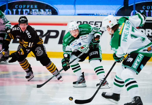 Viktor Lindgren, Rögle, har fokus på pucken