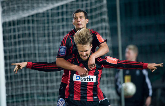 0-3, Jacob Une Larsson, Brommapojkarna, som grattas av