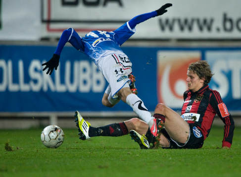 Zoran Jovanovic, Trelleborg, stoppas av Tim Björkström,
