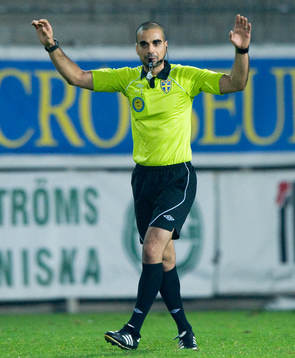 Mohammed Al-Hakim, domare, blåser slutsignal