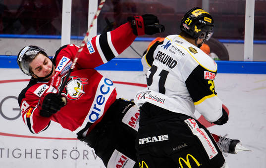 Ludvig Rensfeldt, Malmö Redhawks, åker på en rejäl