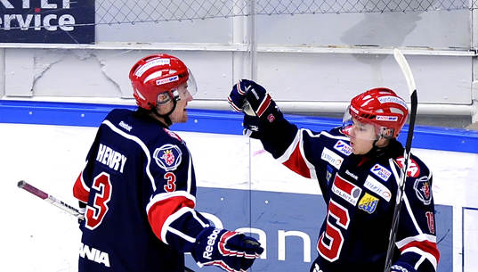 2-1 målet av nr 18 Andreas Hjelm  till höger
