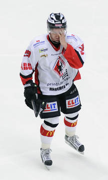 Nummer 29 i Karlskrona HK Patrik Ruiz deppar