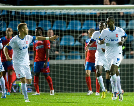 2-2, Douglas, Twente, reducerar med en nick, grattas av
