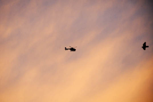 Helikopter, polishelikopter över Helsingborg, himmel.