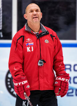 Kent Johansson, tränare i Frölunda, ger order