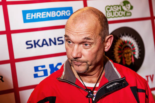 Kent Johansson, tränare Frölunda, pratar med pressen