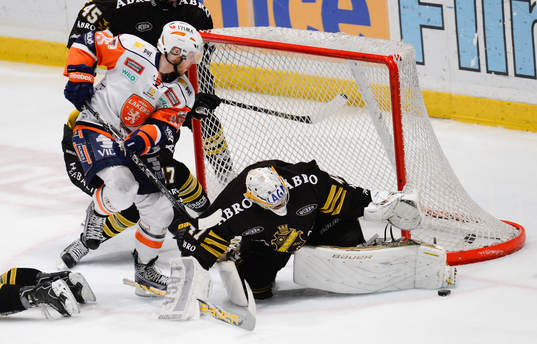 AIK Niklas Lundström, målvakt, , Växjö Liam Reddox