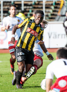 Waris Majeed, Häcken, fälls av Anders Bååth, Syrianska,