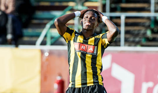 Waris Majeed, Häcken, tar sig för huvudet