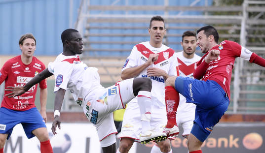 Mohammed Mbye, Assyriska och Denis Velic, Öster