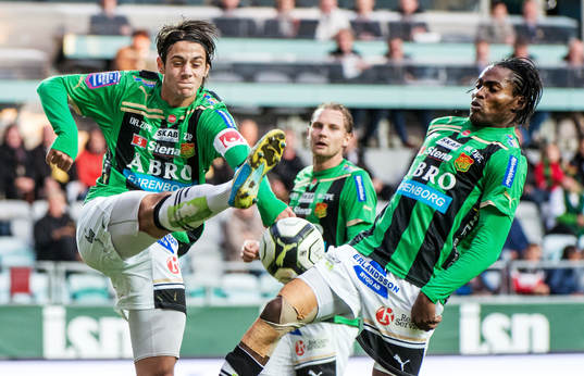 Mirza Mujcic, GAIS, rensar undan bollen ett trängt läge