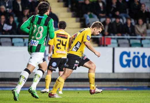 Anders Svensson, Elfsborg, stampar hårt i gräset