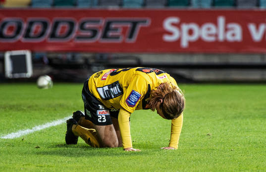 Niklas Hult, Elfsborg ligger på gräset och deppar