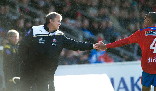 0-2 Walid Atta, Helsingborg, grattas av Åge Hareide,