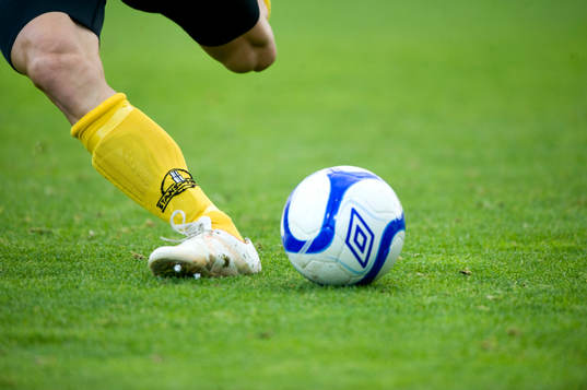 Fot, fötter, boll, fotboll, fotbollskängor, teknik,