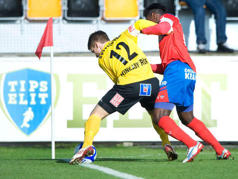 Håller undan vid hörnflaggan