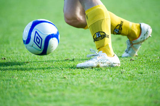 Fot, boll, fotboll, gräsmatta, fotbollsskor